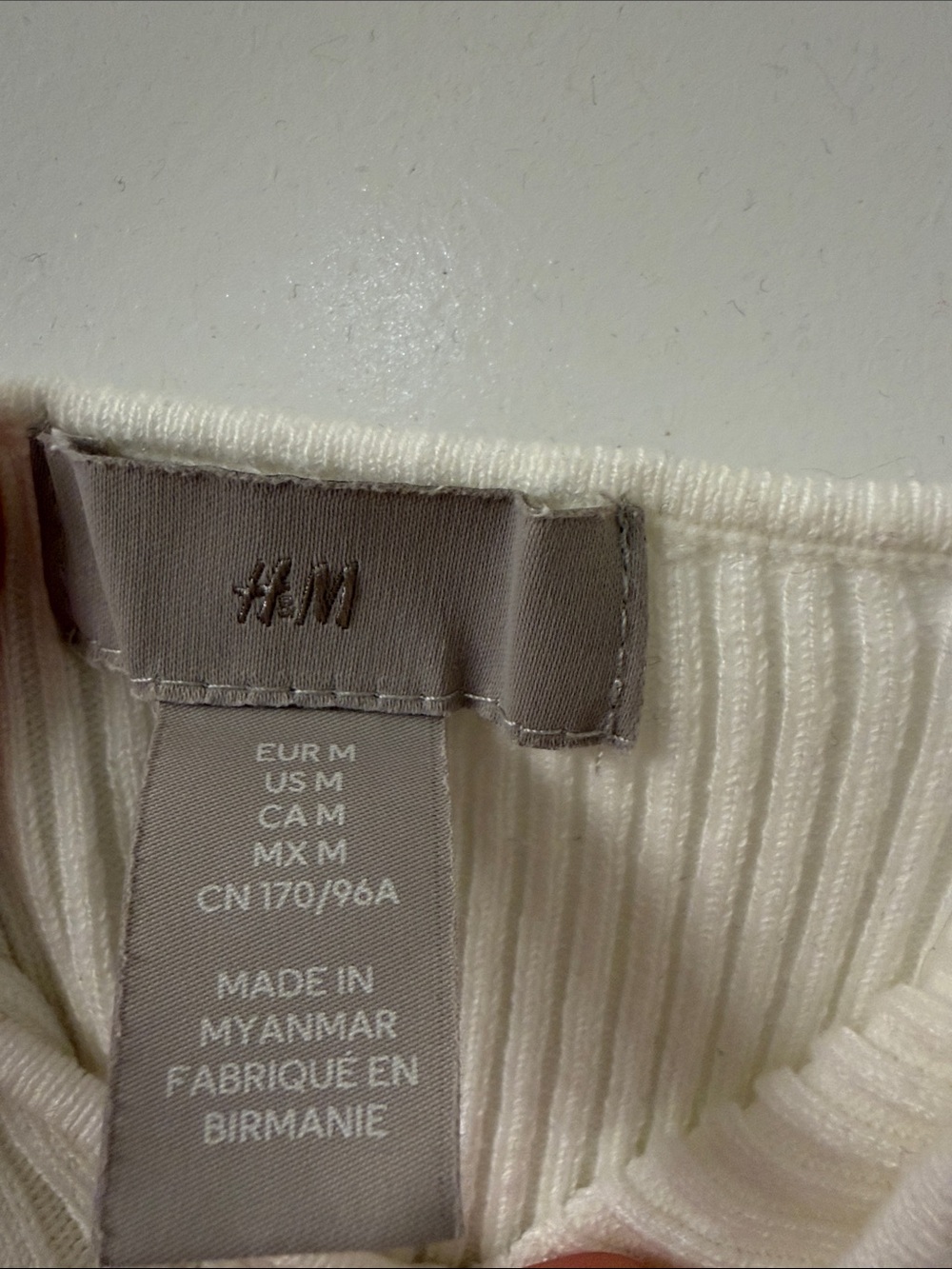 H&M Cream Ribbed Notch V Tank - Picture 2 of 4